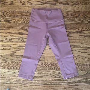 Dusty light purple lululemon leggings knee length